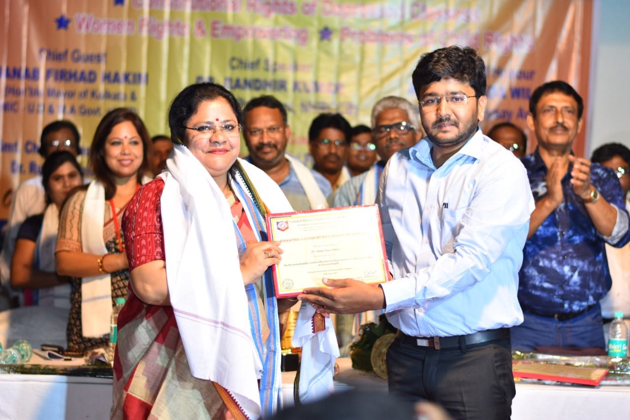 Dr. Ruma Basu Gomes(Leadership Coach),Strong community and social services professional, received  Mahatama Gandhi Human Rights Award 2019 during National Convention on Human Rights 2019 at Kolkata.